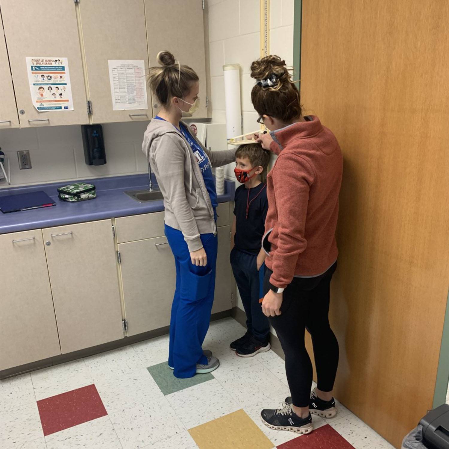 PES school nurse and nursing student taking a student&#39;s height