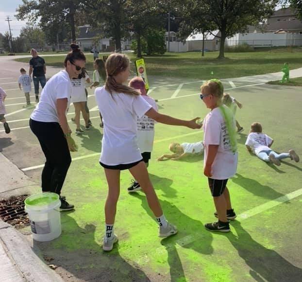 FES - Parent volunteer with Color Run